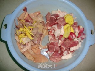鱿鱼红烧肉的做法步骤：4