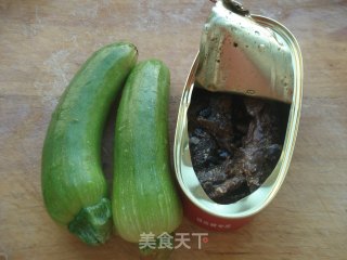 豆豉鲮鱼西葫芦的做法步骤：1