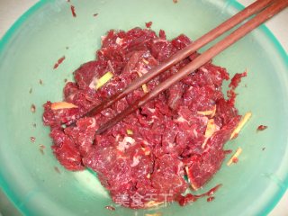 【萝卜炒牛肉】---留在童年的记忆的美味的做法步骤：1
