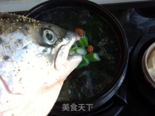 石锅清汤三文鱼头的做法步骤：4
