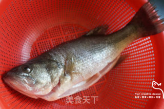 年菜——三味鲈鱼的做法步骤：1