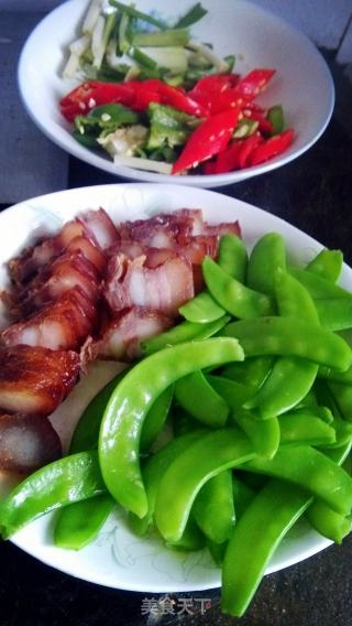 荷兰豆炒腊肉的做法步骤：3