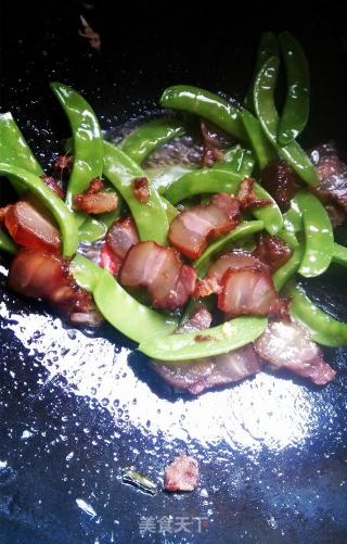 荷兰豆炒腊肉的做法步骤：5