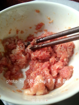 川菜版：芹菜肉末的做法步骤：1