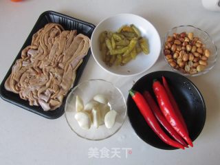 双椒爆鸭肠的做法步骤：1