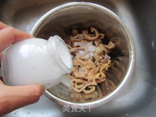 双椒爆鸭肠的做法步骤：2