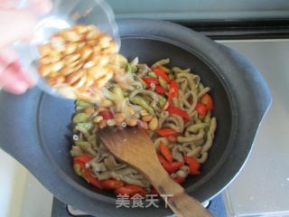 双椒爆鸭肠的做法步骤：10