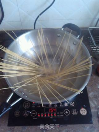 番茄肉酱意大利面的做法步骤：1