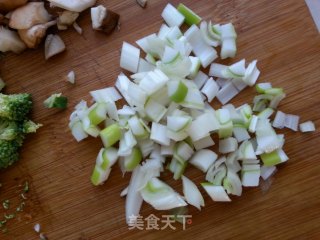 什锦炒饭的做法步骤：2