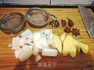 双菇炖牛腩的做法步骤：3