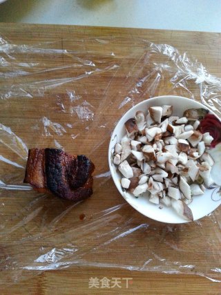 香菇卤肉饼的做法步骤：1