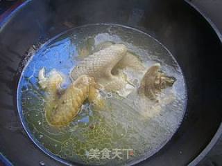 滑子菇鸡汤面的做法步骤：1