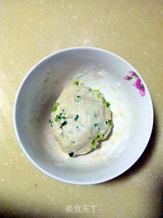 葱香苏打饼干的做法步骤：2