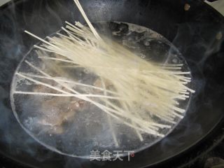 杂蘑牛肉面的做法步骤：2