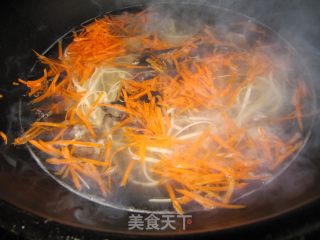 杂蘑牛肉面的做法步骤：3