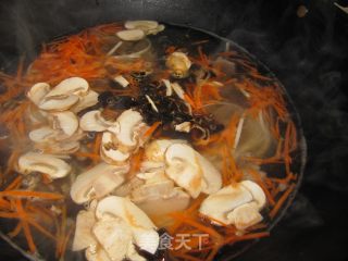 杂蘑牛肉面的做法步骤：4
