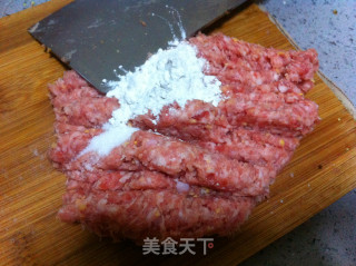 洋葱肉卷的做法步骤：2