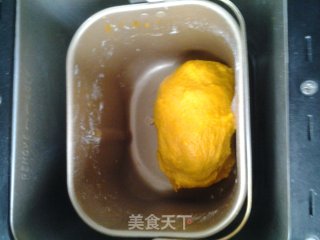 蛋糕戴上蔓越莓花环面包的做法步骤：1