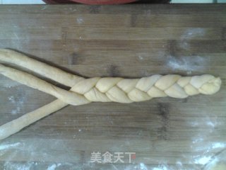 蛋糕戴上蔓越莓花环面包的做法步骤：3