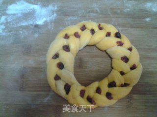 蛋糕戴上蔓越莓花环面包的做法步骤：5