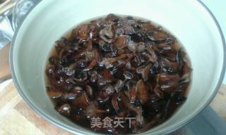 小鸡炖蘑菇的做法步骤：1