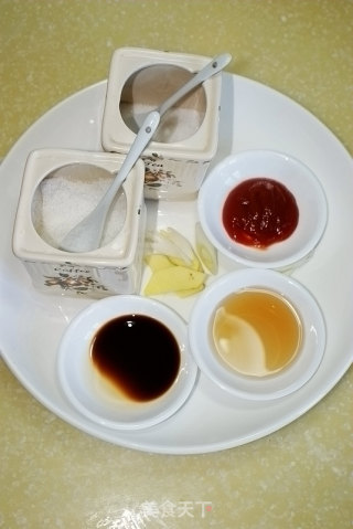 春节家宴喜庆硬菜系列四------[红红火火油焖大虾]的做法步骤：2
