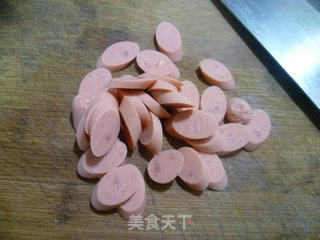 火腿肠蚕豆炒花菜的做法步骤：3