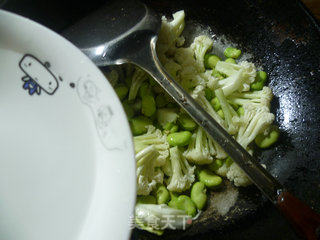 火腿肠蚕豆炒花菜的做法步骤：6