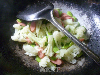 火腿肠蚕豆炒花菜的做法步骤：11