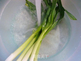 大蒜炒土豆的做法步骤：2
