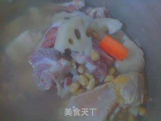 猪骨头花生莲藕汤的做法步骤：4