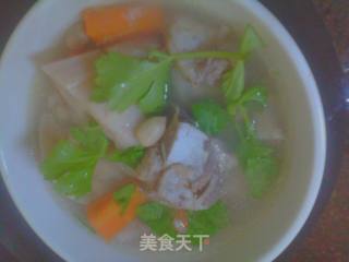 猪骨头花生莲藕汤的做法步骤：6