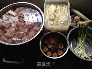 酸菜炖排骨的做法步骤：1