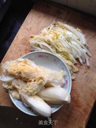 酸菜炖排骨的做法步骤：2