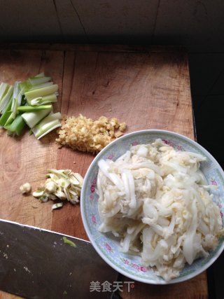 酸菜炖排骨的做法步骤：3