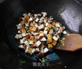 香菇豆腐粒的做法步骤：5