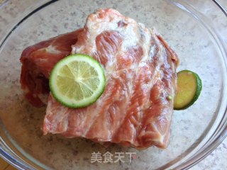 蒜香猪肋骨的做法步骤：2