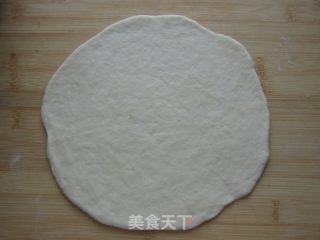腊肠蘑菇披萨的做法步骤：7