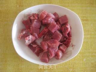 胡萝卜炖牛肉的做法步骤：1