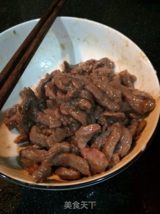 杭椒牛柳的做法步骤：2