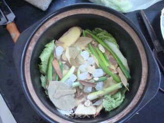 砂锅肉的做法步骤：2