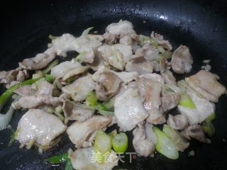 青椒炒肉的做法步骤：2