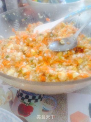 玉米红萝卜水饺的做法步骤：2