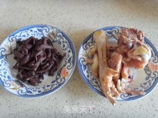 小鸡炖蘑菇的做法步骤：2
