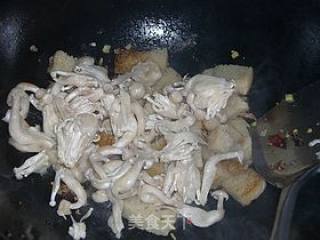 白玉菇烩烤麸的做法步骤：5