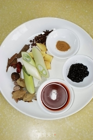 春节家宴喜庆硬菜系列六------[酱香肘花]的做法步骤：2