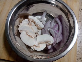 烟熏火腿披萨的做法步骤：3
