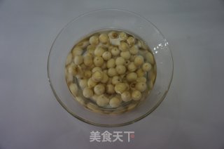 莲子百合排骨粥的做法步骤：2