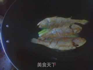 姜蒜黄鱼的做法步骤：3