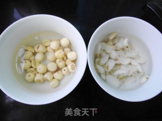 美容靓汤--鹌鹑蛋百合甜汤的做法步骤：2